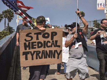 Americký boj o&nbsp;povinnou včeličku