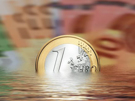 MMF varuje: konflikt tlumí růst, inflace znovu sílí