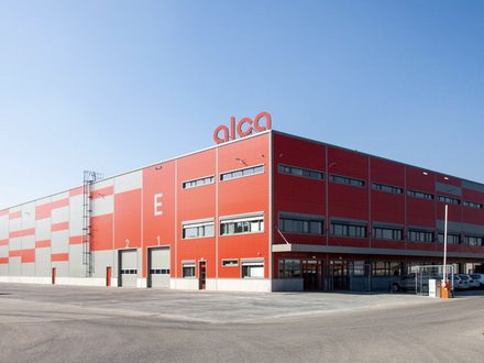 Alca si k&nbsp;25.&nbsp;výročí nadělila novou expediční halu v&nbsp;Břeclavi. Bude z&nbsp;ní distribuovat své výrobky do celé Evropy