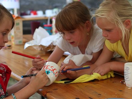 Tesco rozdělí z&nbsp;programu Vy rozhodujete, my pomáháme více než tři miliony korun mezi dobročinné projekty