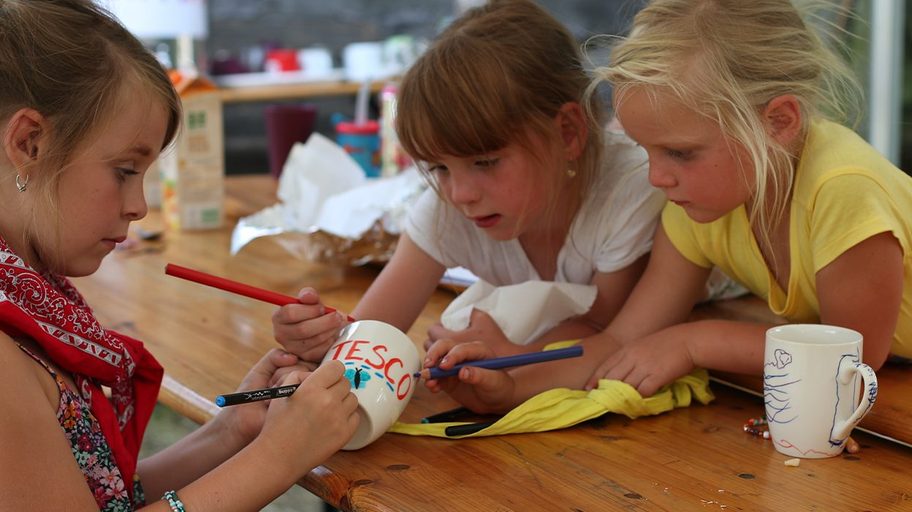 Tesco rozdělí z&nbsp;programu Vy rozhodujete, my pomáháme více než tři miliony korun mezi dobročinné projekty