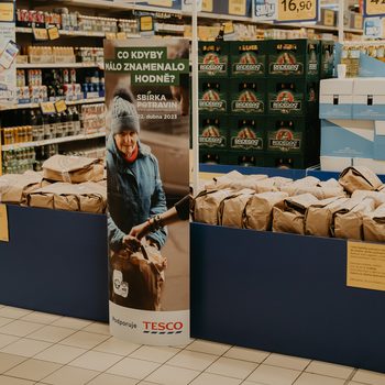 V&nbsp;podzimní Sbírce potravin Tesco nabídne slevu 5 % na celý nákup jako poděkování za štědrost