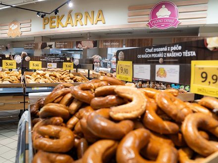 Tesco u&nbsp;vybraných potravin snižuje ceny již nyní. Dlouhodobě pomáhá zákazníkům maximálně šetřit