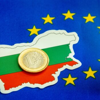 Měna stability v&nbsp;zemi nejistoty. Vstup do eurozóny rozděluje Bulhary