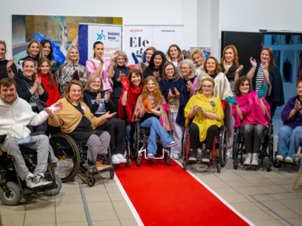 Humanoid poprvé na mole: Charitativní módní přehlídka ‘Každá jsme krásná’ se vrací