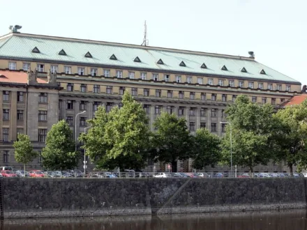 Stín podezření nad resortem dopravy: milionové zakázky pro firmu s&nbsp;adresou v&nbsp;obýváku vlivného úředníka