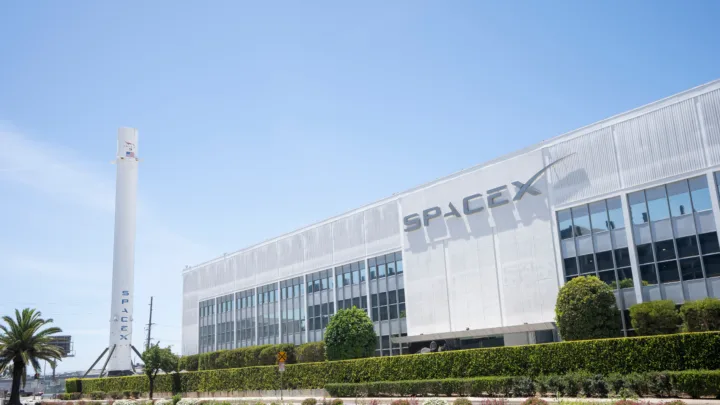 SpaceX míří na rekordní IPO. Otevírá se retailu