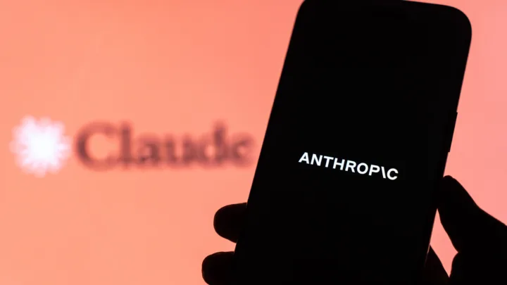 AI jako detektor i&nbsp;hrozba. Anthropic upozorňuje na slabiny